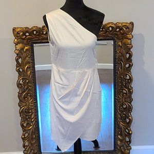 Fashion says 'me too' style says 'only me' Cream Dress Ladies Size S